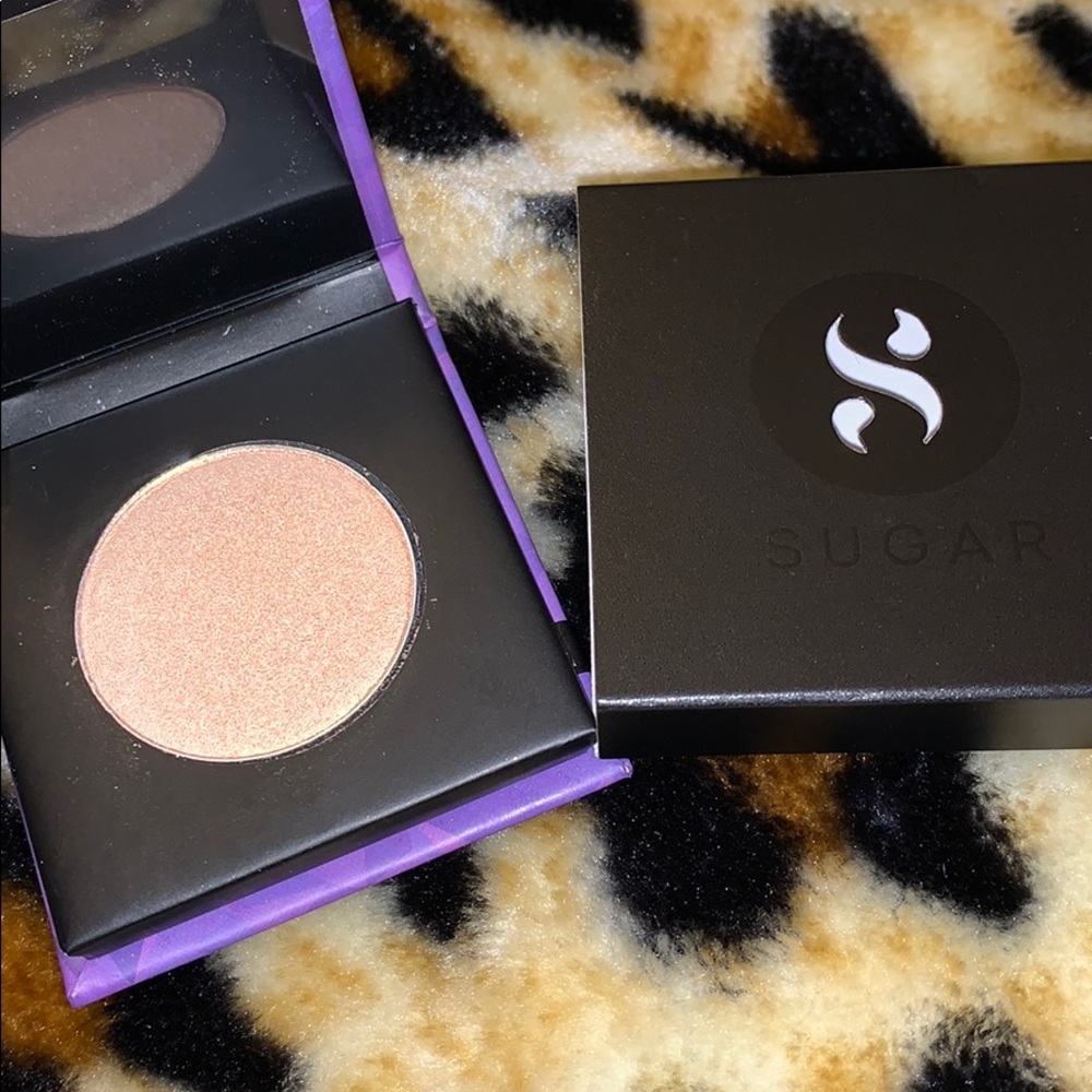 🆕 Sugar Contour De Force “Champagne” highlighter